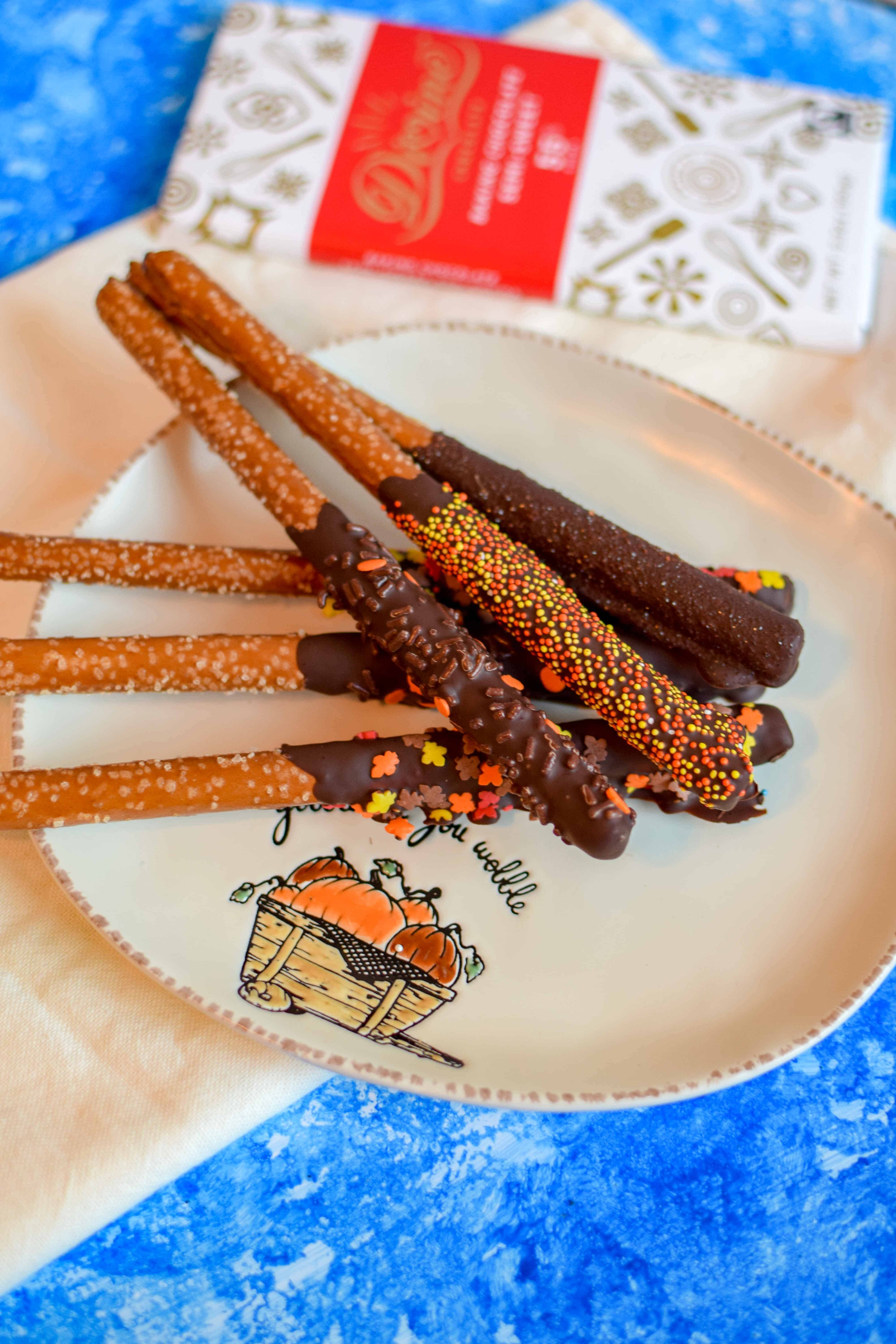 Easy Neighbor Christmas Gift Idea- Nutella and Pretzels with Printable -  Keeping it Simple